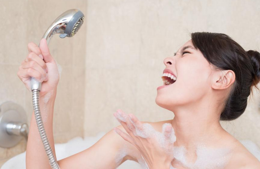 Les bénéfices du chant sous la douche Popmyvoice